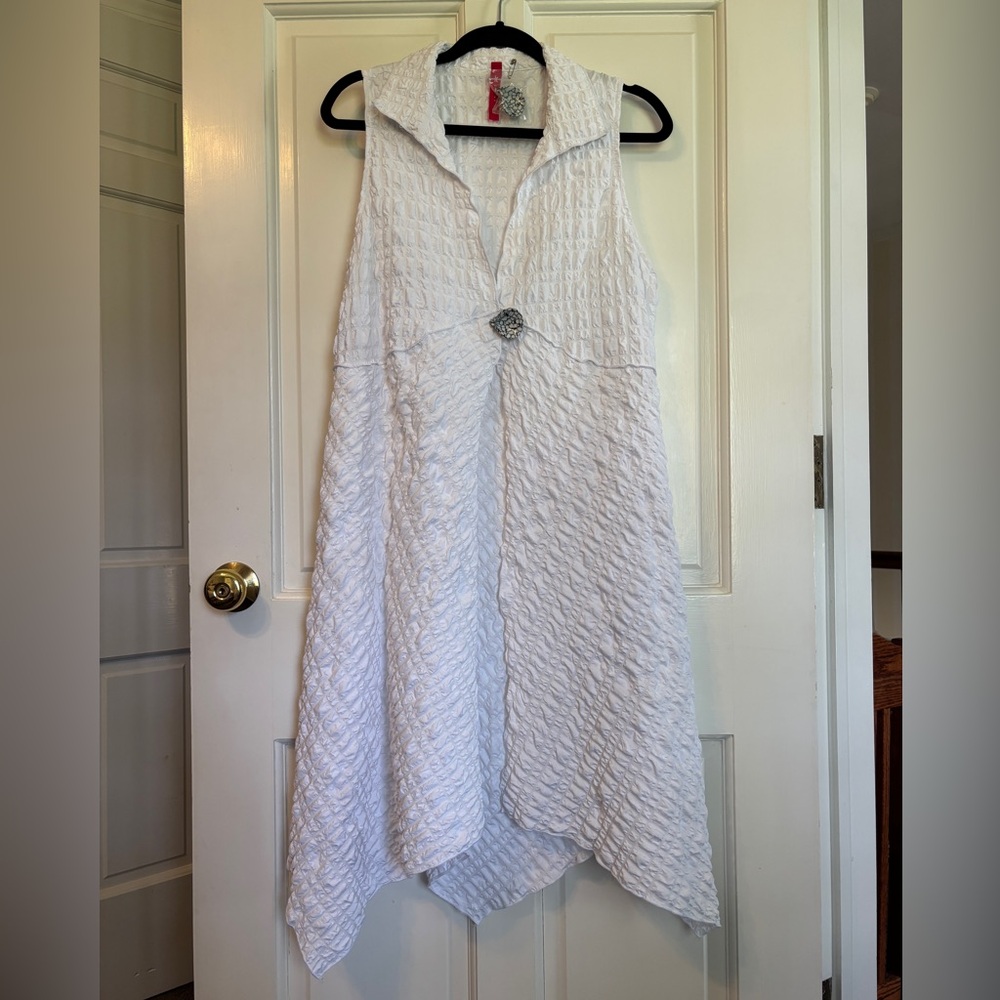IC by Connie K Textured Handkerchief Hem Sleeveless Vest